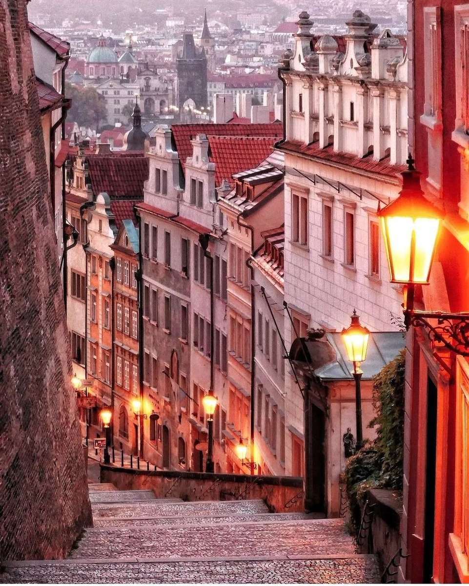 Sky15022010's tweet photo. Prague ❤️🇨🇿 https://t.co/7wKJIK6tiK