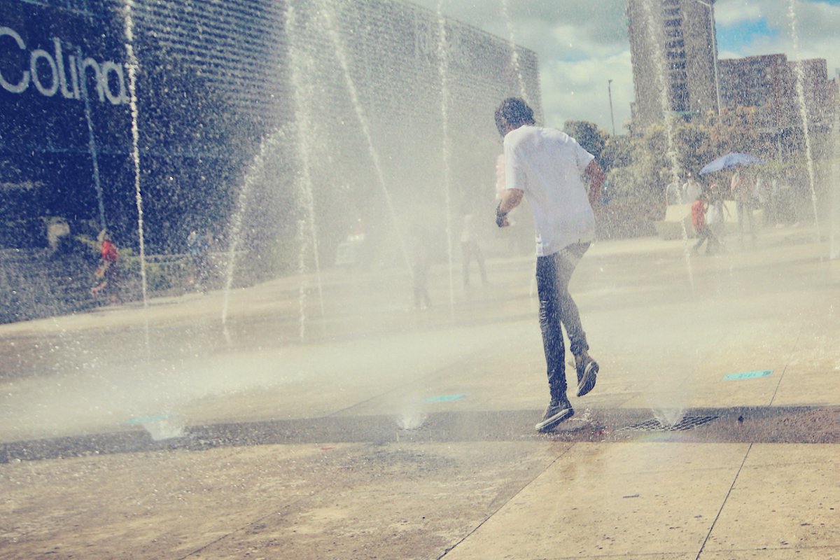 asoftcreature's tweet photo. [Fuck people]

#emo #summervibes #interactivefountains https://t.co/BLtCEiTjvo