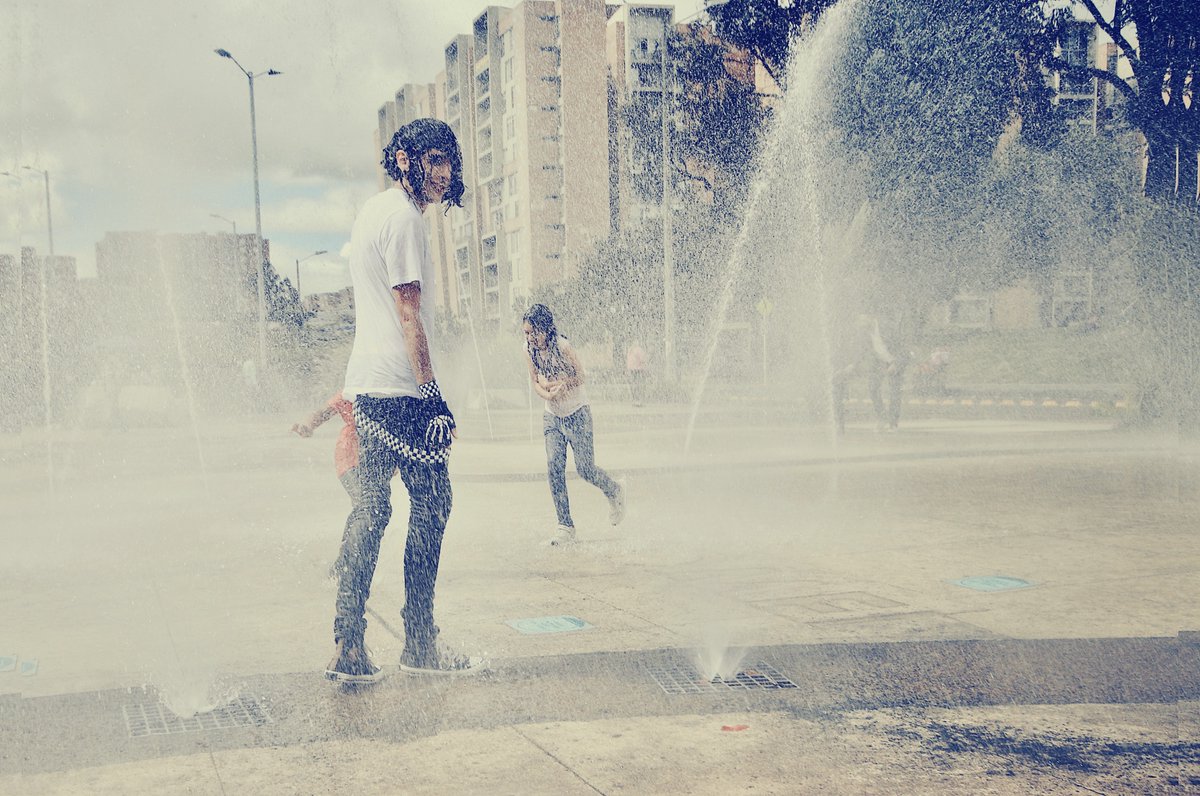 asoftcreature's tweet photo. [Fuck people]

#emo #summervibes #interactivefountains https://t.co/BLtCEiTjvo