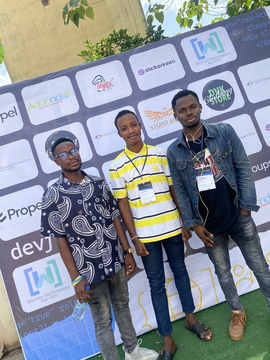 Great_Yomzey's tweet photo. Moments from the largest Google Developer Group event hosting thousands of developers🖥️@Segnapor @favour_adeshina @WithPropel @Onyedikasomto1 #GD #DevFest #DevFest22 #DevFestAdo22 https://t.co/Uy1XkXEeul
