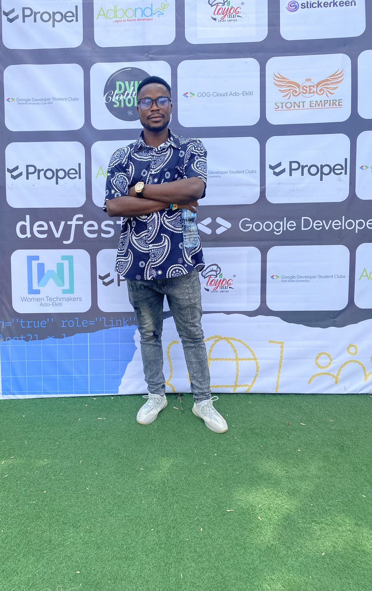 Great_Yomzey's tweet photo. Moments from the largest Google Developer Group event hosting thousands of developers🖥️@Segnapor @favour_adeshina @WithPropel @Onyedikasomto1 #GD #DevFest #DevFest22 #DevFestAdo22 https://t.co/Uy1XkXEeul