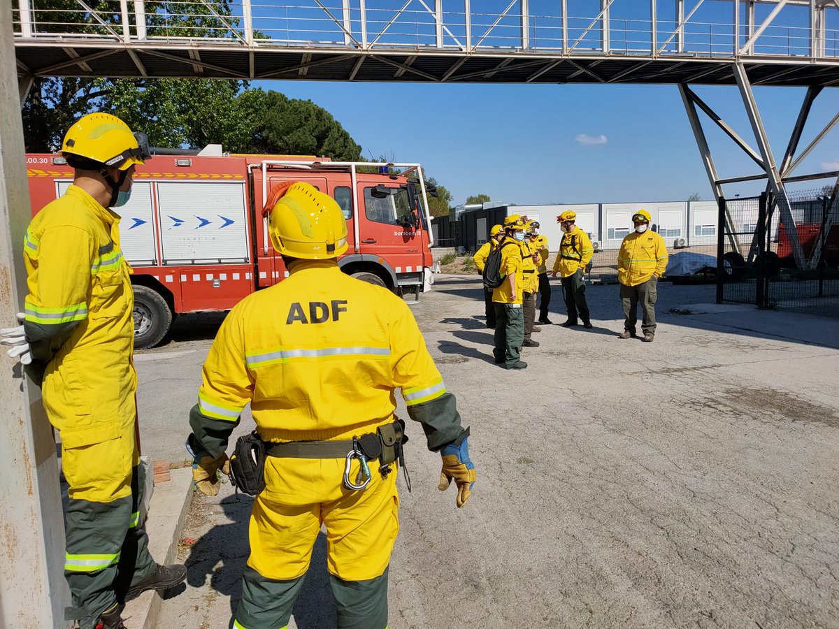 diba's tweet photo. Fa 26 anys que reconeixem l’esforç i la dedicació de les Agrupacions de Defensa Forestal #ADF que, amb la seva feina, ajuden a prevenir i combatre els #incendisforestals #PremisADF2022 https://t.co/TclrkH5nmA