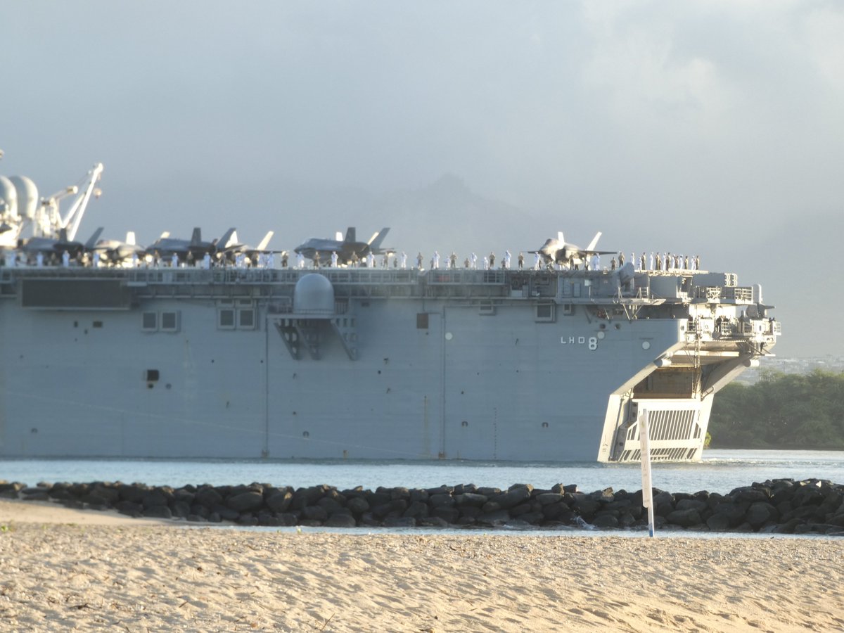 USS Makin Island (LHD 8) Wasp-class amphibious assault ship coming into Pearl Harbor, Hawaii - November 19, 2022 #ussmakinisland #lhd8
