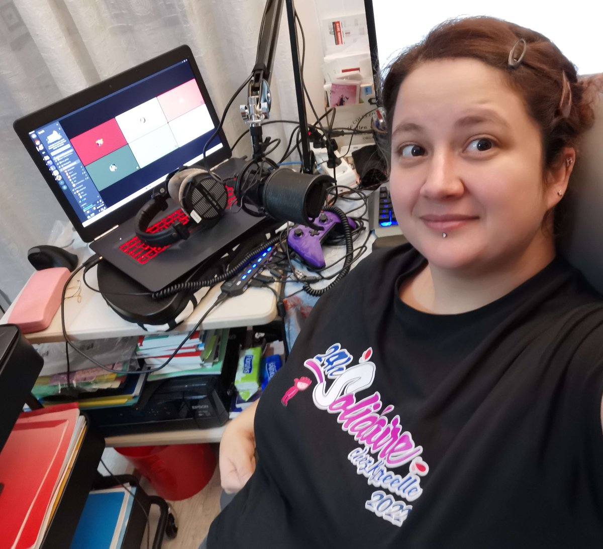 Lynriia's tweet image. Bon bah voilà on y est... Le live est lancé !!
#24hSolidaire édition 2022 nous voilà 😍
Je suis en place pour vous accompagner dans le chat, sur les réseaux de @Kyreelle et pendant les pauses à l'écran. Et demain à 4h du matin pour découvrir Grounded ! Let's gooo 😍