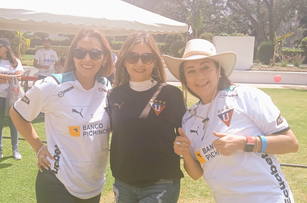 ListaCambioLDU's tweet photo. La comunidad que es Liga, socios, socias y sus familias, compartimos momentos muy agradables, estamos muy agradecidos con ustedes, con su voto lograremos el cambio y transformación para #LDU https://t.co/DzR46QQZIS
