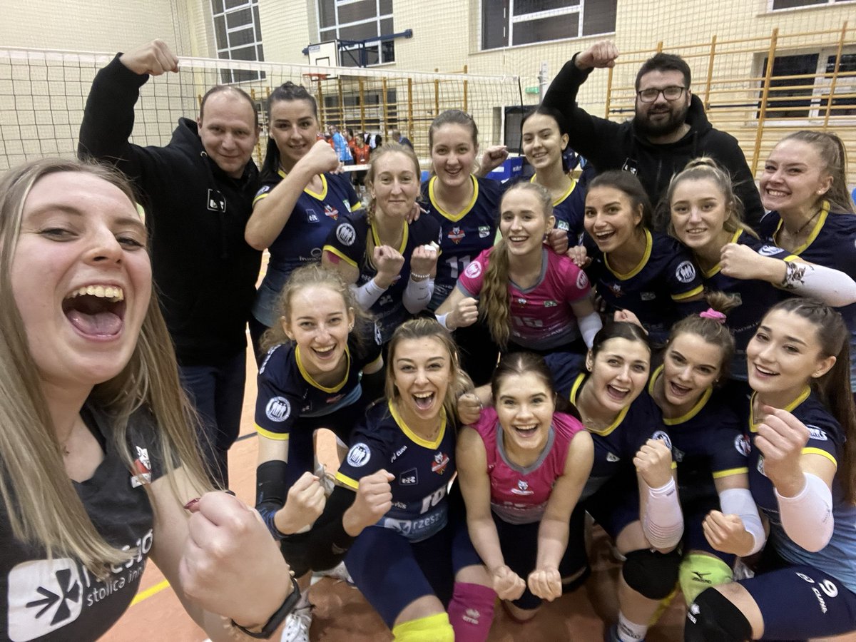 Lecimy dalej! ☺ Przywozimy kolejne 3 punkty do Rzeszowa! Wygrywamy 3:0 z UKS 15 SAN Pajda Przemyśl 
(26:24, 25:17, 25:18) ‼️💪
#GoDevelopres #TeamDevelopres
<a href="/KSDevelopres/">KS DevelopRes Rzeszów</a> 
<a href="/miasto_rzeszow/">Rzeszów</a>