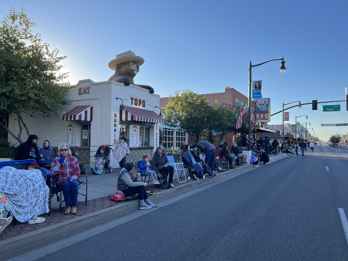 GilbertYourTown's tweet photo. Thank you to everyone who made it out for the #GilbertDays Parade! 🎉
The fun continues tonight with the Gilbert Days Festival from 4 - 9 PM at Gilbert Regional Park.
Learn more: https://t.co/ZitwpT5WTG https://t.co/GBFMppVuIr