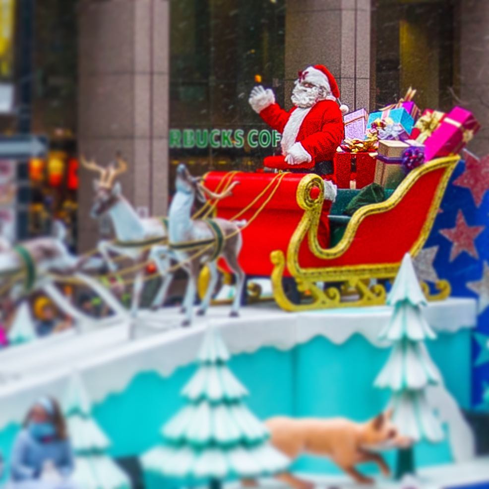 SeeTorontoNow's tweet photo. Join all the excited kids and kids-at-heart to welcome the Big Guy to town tomorrow 🎅🏻 The annual #SantaClauseParadeTO is happening tomorrow at 12:30 p.m. ✨  #SeeTorontoNow 

See full details here 👉 https://t.co/aUORAdUOGA https://t.co/NK8ODgEecj