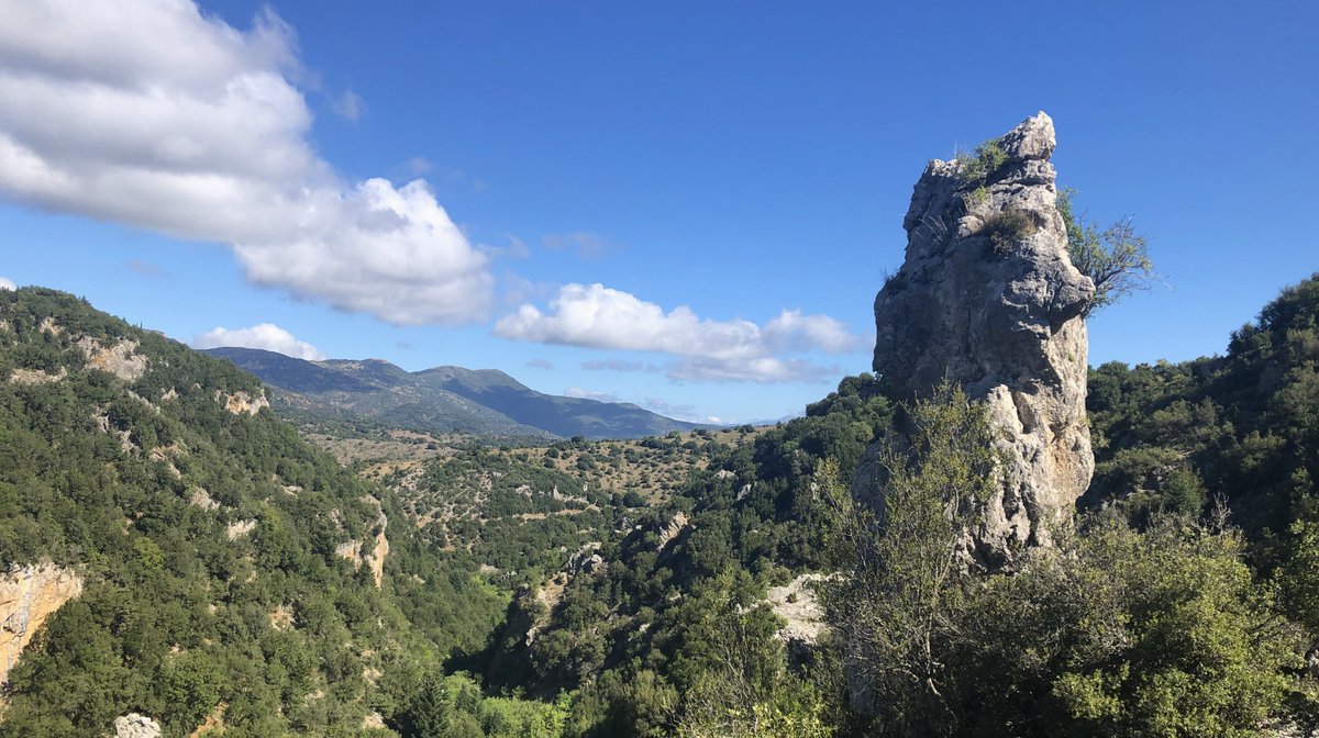 SporkPeter's tweet photo. Es ist so kalt draußen. Ich wärme mich auf mit der Erinnerung ans #Wandern auf dem #Menalontrail. Das Highlight des vergangenen Sommers. Kommt mit mir nach #Arkadien :-) https://t.co/cD4zSMITSR