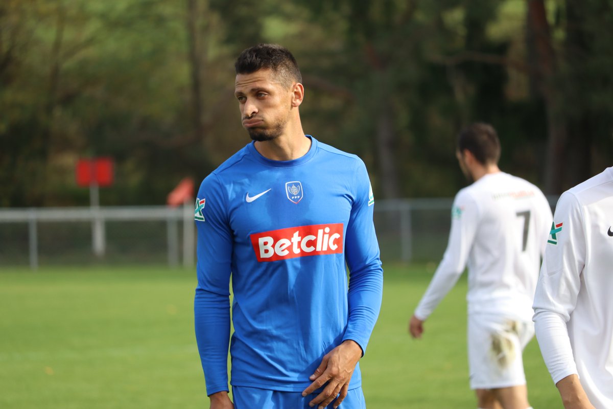Theo Cianfarani et <a href="/MaconnaisUf/">UF-Maconnais</a> éliminés au 8e tour de la @coupedefrance battus 4-1 par <a href="/FC_Chamalieres/">FC Chamalières</a> qui avait déjà sorti <a href="/FCGueugnon_Off/">FC Gueugnon</a> au tour précédent #bourreau