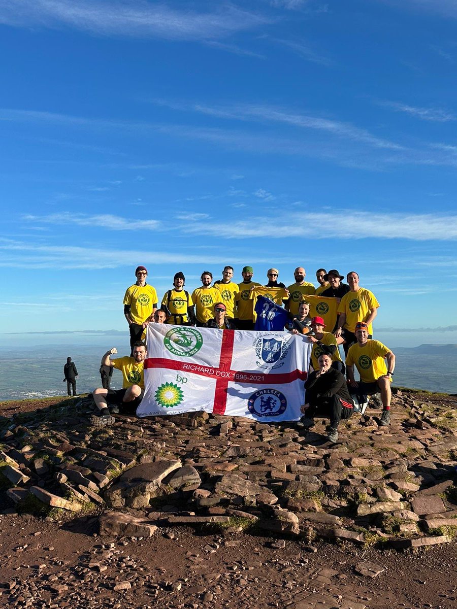 BWS alumni at the summit of Pen-Y-Fan in memory of Richard Cox justgiving.com/fundraising/ri…
