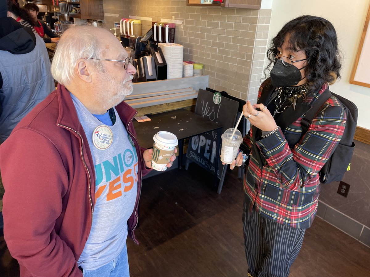Showing our solidarity w/ <a href="/CCSBWU/">Corbin’s Corner Starbucks Workers United</a> <a href="/VernonSBWU/">VernonSBWU</a> today at a sip-in that brought together CT #union members as they continue to fight for a contract. <a href="/SenBlumenthal/">Richard Blumenthal</a> paid a visit to show his support #NoContractNoCoffee