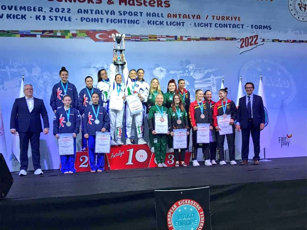 giomalago's tweet photo. Straordinaria @Federkombat agli Europei #Kickboxing di Antalya. Pioggia di medaglie, con 10 ori, 8 argenti e 13 bronzi, e di qualificazioni per i Giochi Europei 2023. Chiusura con il successo a squadre femminile! Complimenti alla Federazione, ai tecnici, alle atlete e agli atleti https://t.co/i3854MQodo