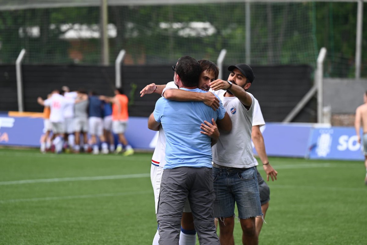 ¡ʜᴀʏ ᴄᴀᴍᴘᴇÓɴ! ⚽️🏆🎉

En el Parque Palermo <a href="/NacionalUniver/">Nacional Universitario</a> le ganó 4-1 a <a href="/PocoSitioPV/">Poco Sitio Playa Verde</a> y se quedó con el título de la #CopaDeCampeones de la categoría #Mayores de la <a href="/LUD_Oficial/">Liga Universitaria de Deportes</a> 👏🏼👏🏼

¡Felicitaciones muchachos!

📸: <a href="/caropasseggi/">Caro Passeggi</a> 

#SomosLaLiga