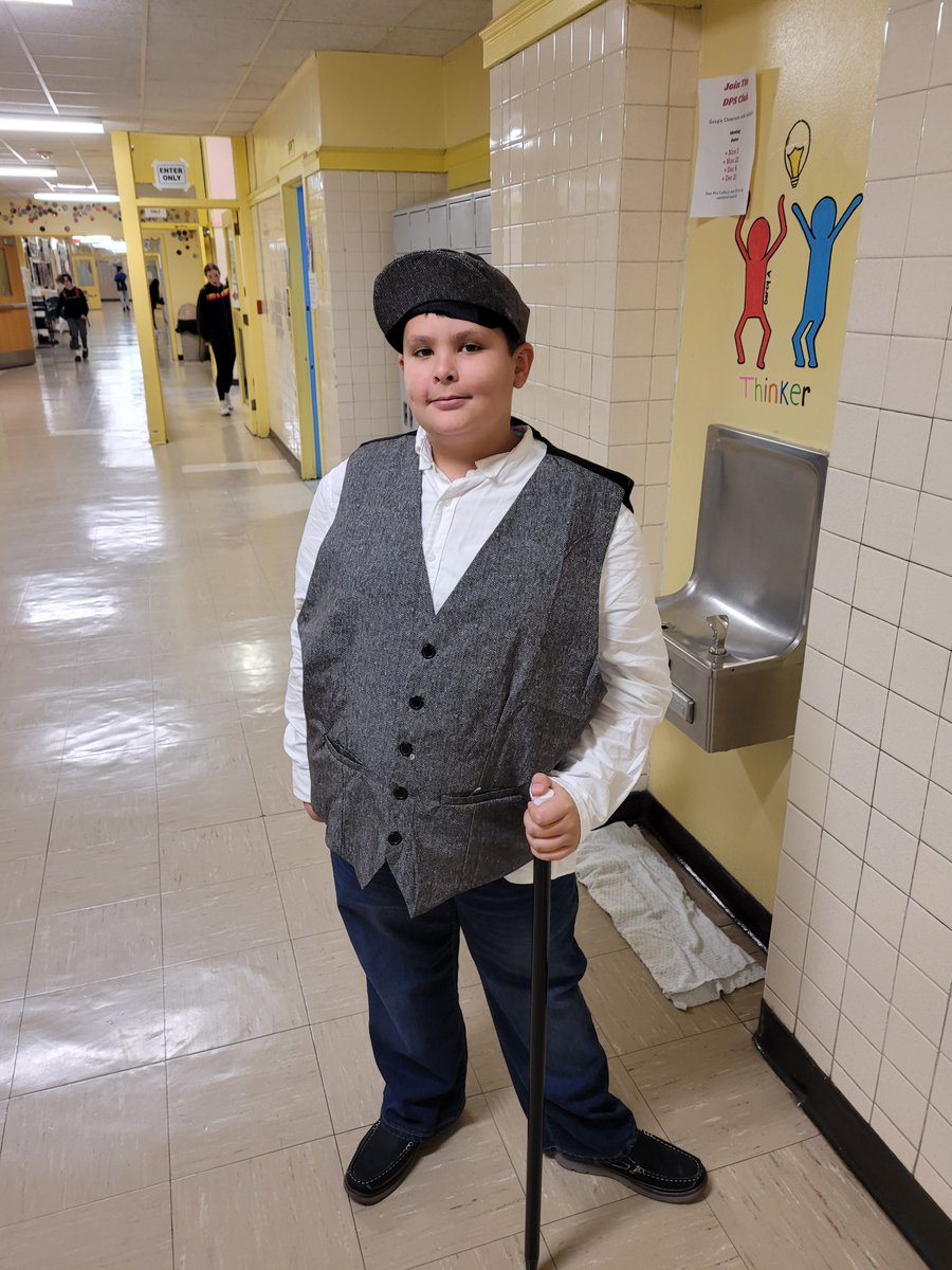 RVC_SSMS's tweet photo. We had so much fun dressing up like the 1930s and 1940s in school yesterday!  #SSMScentennial https://t.co/hBD43tYMGB