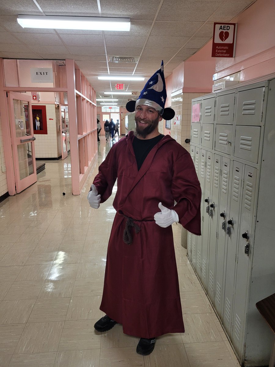 RVC_SSMS's tweet photo. We had so much fun dressing up like the 1930s and 1940s in school yesterday!  #SSMScentennial https://t.co/hBD43tYMGB