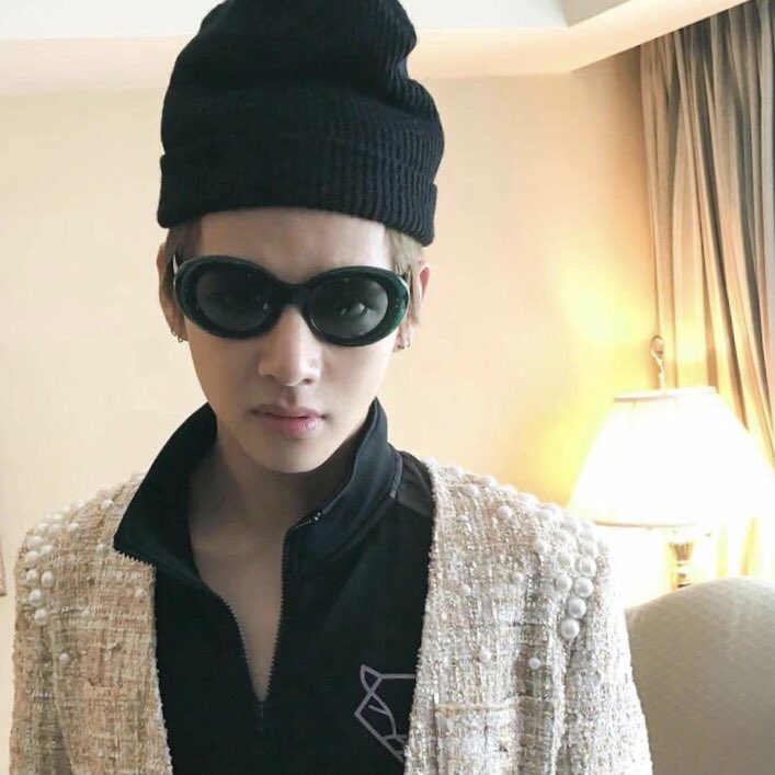 vanteficient's tweet photo. 21 years                     26 years
old                              old https://t.co/zpXnpTCagz