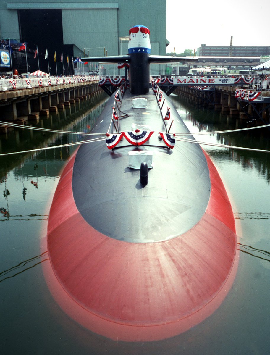 Launch ceremony for USS Maine (SSBN 741) at EB in Groton on July 16, 1994. USS Wyoming (SSBN-742) is under construction to her left.
#USNavy #SUBGRU9 #SUBRON19 🇺🇸
#SubSaturday #Boomers🔱