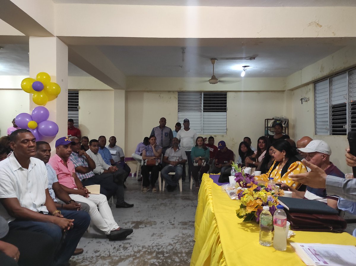 PLDSDO's tweet photo. ⤴️ En sus palabras, los presidentes electos abordaron su compromiso, con el crecimiento y fortalecimiento del PLD y el triunfo de @AbelMartinezD en 2024.
La coordinadora de #CILOE en el Bloque de C.I.Héctor Mata destacó la entrega y la calidad dirigencial de los compañeros...
🧵 https://t.co/ROhI2eOzsT
