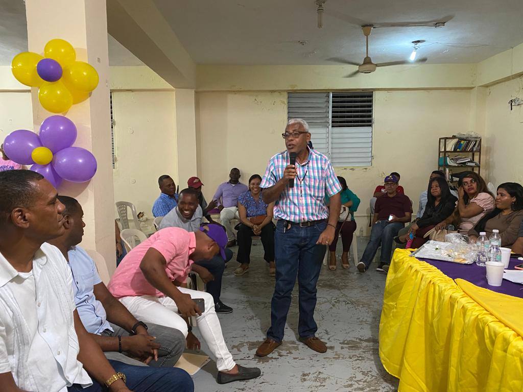 PLDSDO's tweet photo. ⤴️ En sus palabras, los presidentes electos abordaron su compromiso, con el crecimiento y fortalecimiento del PLD y el triunfo de @AbelMartinezD en 2024.
La coordinadora de #CILOE en el Bloque de C.I.Héctor Mata destacó la entrega y la calidad dirigencial de los compañeros...
🧵 https://t.co/ROhI2eOzsT