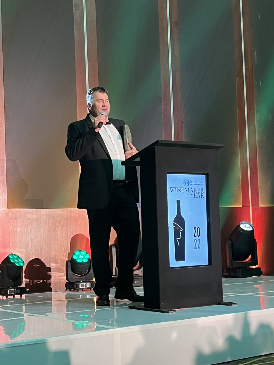 DinersClubSA's tweet image. Massive congratulations to Conrad Vlok, the winner of the #DCWinemaker Winemaker of the Year 2022 for his exceptional Sauvignon Blanc!