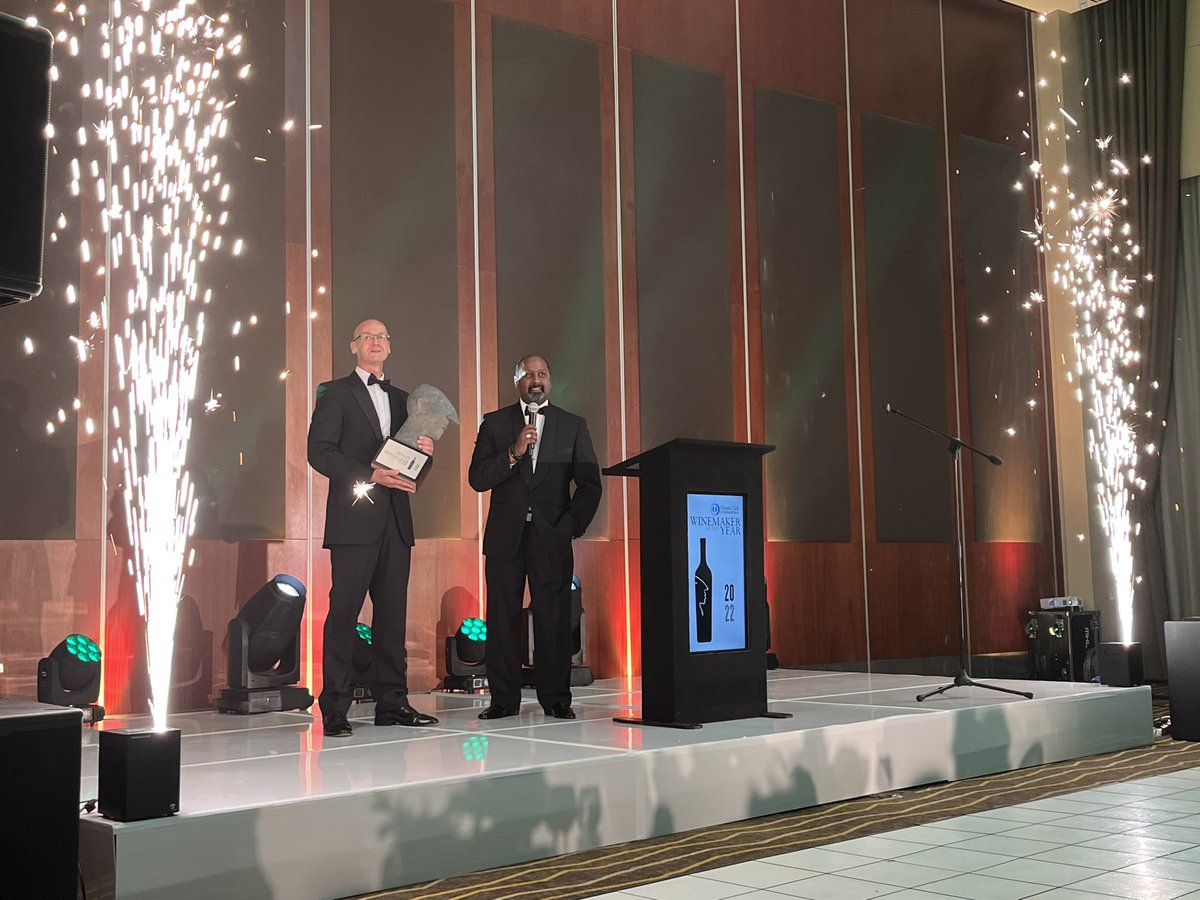 DinersClubSA's tweet image. Massive congratulations to Conrad Vlok, the winner of the #DCWinemaker Winemaker of the Year 2022 for his exceptional Sauvignon Blanc!