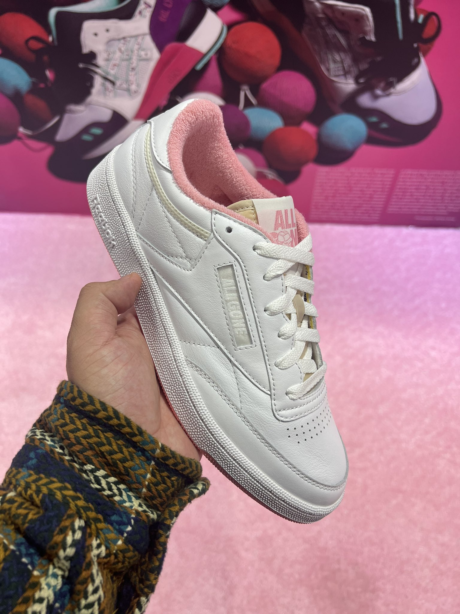 Tilslutte inkompetence henvise Complex Sneakers på X: ".@PaperBoyParis x Reebok Club C "All Gone" dropping  now at #ComplexCon https://t.co/md3O8HZBaA" / X