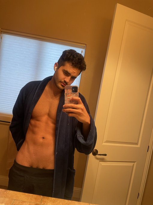 Whoops..👀😏  #uncut #curved #nsfwtwt https://t.co/YRFKBBE2pd<a href="/tag/uncut"class="tags">#uncut</a><a href="/tag/curved"class="tags">#curved</a><a href="/tag/nsfwtwt"class="tags">#nsfwtwt</a>