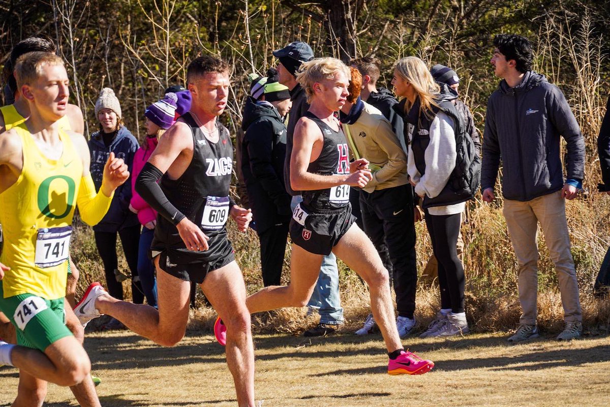 It takes a 𝙏𝙚𝙖𝙢.

The men’s team placed 1️⃣7️⃣th in the nation, 6 places higher than their initial ranking, and the top Ivy League team at the Championship meet!

#GoCrimson