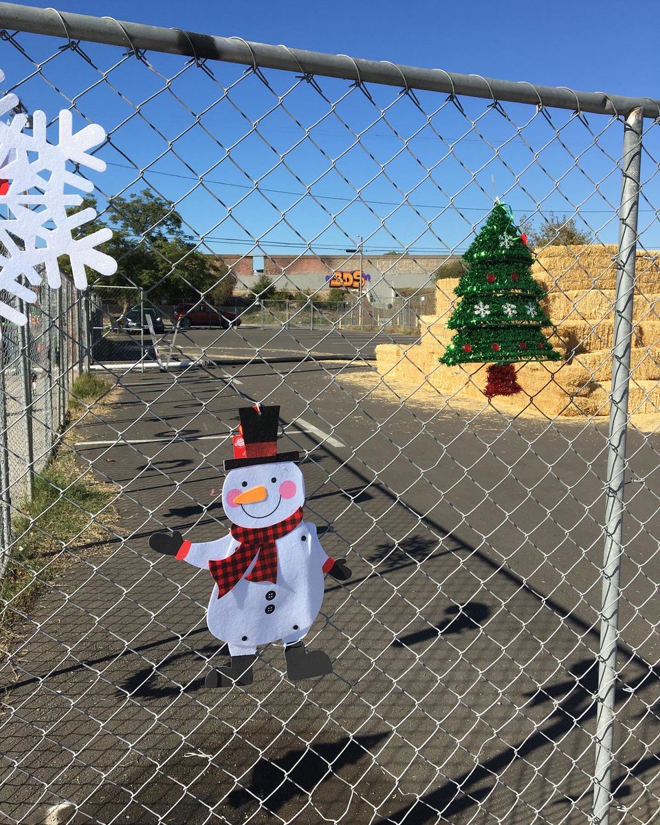 Burton_Tech's tweet photo. Setting up for today’s events! 
Make sure you join us today starting at 2:30pm for our fall carnival! Then stay from 4-6pm for our annual tree lighting ceremony! #scorpionpride🦂 #itslit🔥 #southLAglow https://t.co/sGOKbOv3ZR