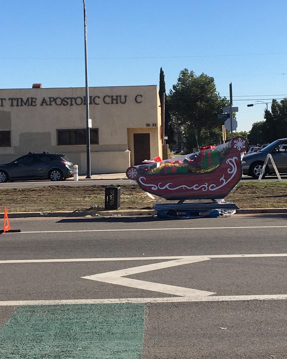Burton_Tech's tweet photo. Setting up for today’s events! 
Make sure you join us today starting at 2:30pm for our fall carnival! Then stay from 4-6pm for our annual tree lighting ceremony! #scorpionpride🦂 #itslit🔥 #southLAglow https://t.co/sGOKbOv3ZR