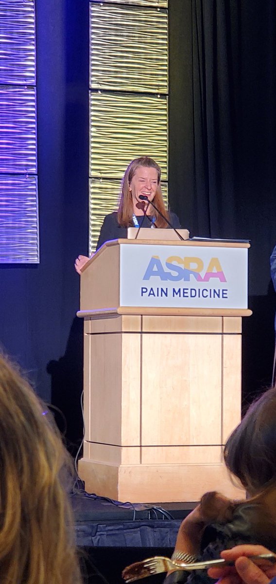 Huge congratulations to Dr. Lynn Kohan receiving the ASRA Pain Medicine Presidential Scholar Award #ASRAFALL22 @ASRA_Society @KohanLynn @UVaAnesthesia @MagdaAnitescuMD @AmyPearsonMD @dr_tinadoshi @nwarnerMD