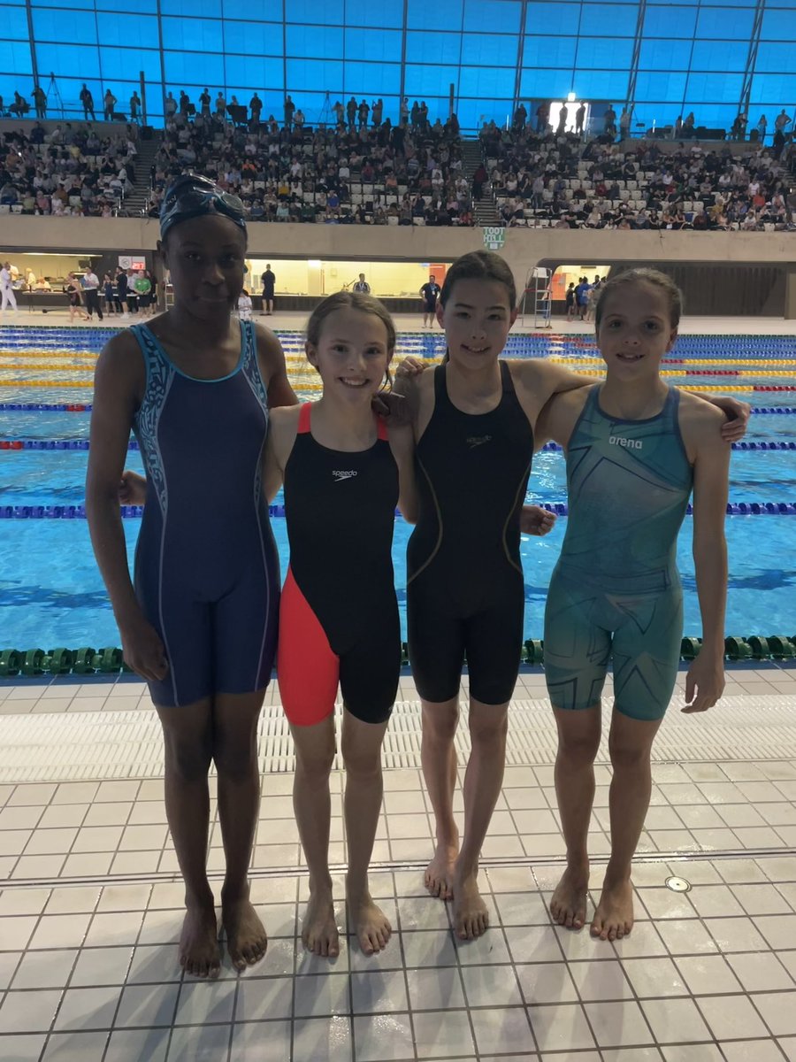 CroydonHighPE's tweet photo. THEY’VE ONLY GONE AND DONE IT AGAIN…..5TH IN THE COUNTRY FOR THE MEDLEY RELAY! @CroydonHigh @newerz83 @CAmphibians @BromleySC @BeckenhamSC @essa_swimming @AnnabelDavies_1 💙💚 https://t.co/iWxInMZGg8