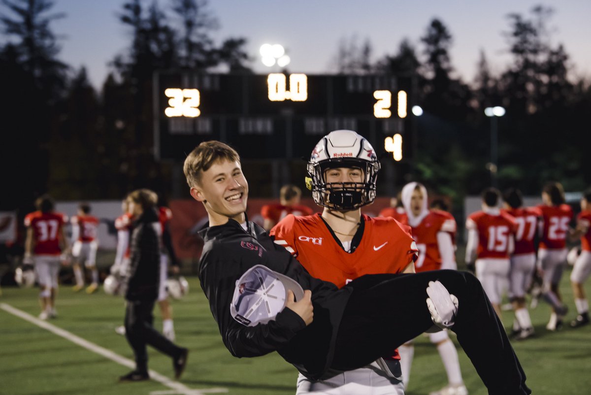 finnemeth's tweet photo. Big bro came from McMaster to watch my quarter finals game last night. Great team win and into BC place for the semi finals! β€οΈπ¦
https://t.co/sMDeRfCnyq