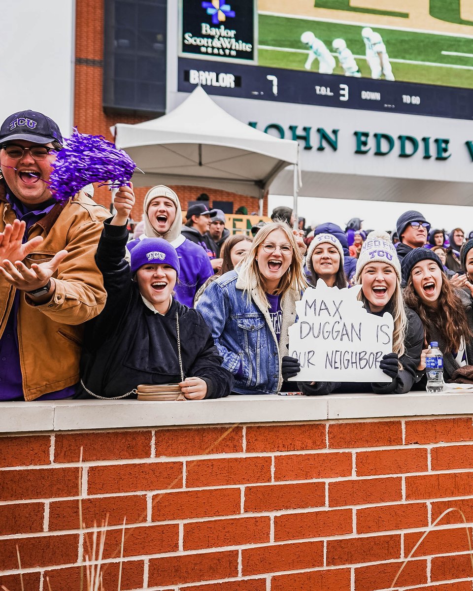 TCUFootball's tweet photo. FROG FANS keep the volume up!!! 🔊🔊🔊

#GoFrogs #DFWBig12Team https://t.co/gLGFK4GsQS
