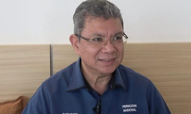 mkini_bm's tweet photo. RASMI - PAHANG

2.17am: Saifuddin Abdullah, mengekalkan kerusi Indera Mahkota. Ia bermakna Saifuddin satu-satunya bekas ahli parlimen PKR yang berpaling tadah dalam Langkah Sheraton berjaya memenangi kerusi kali ini. 

Laporan lanjut di sini: https://t.co/pZnipVZswi https://t.co/IsVFbplNtL