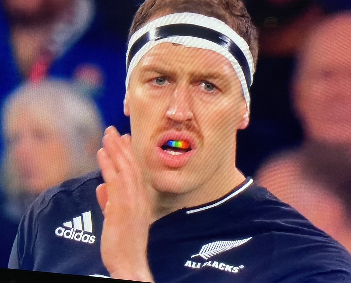 Small gestures to make sport more LGBTQ-welcoming. “Go All Blacks!”🇳🇿 🏳️‍🌈#ENGvsNZL