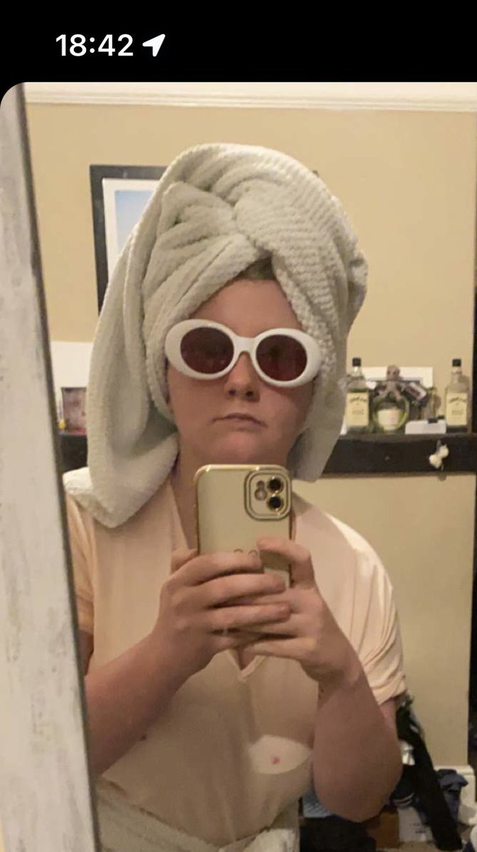 Jord_Edwards99's tweet photo. @LewisCapaldi what do you think of my sisters fancy dress costume? #iconic https://t.co/nETTg5LeNm