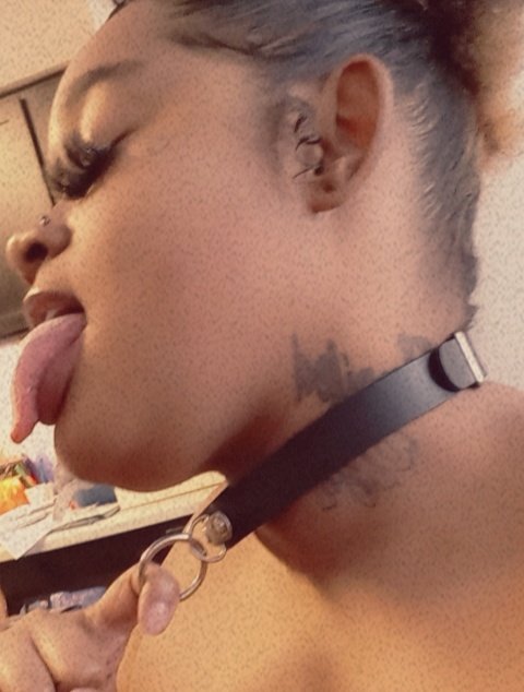 SynnCity314's tweet photo. Come pull on my collar 🥴😩 https://t.co/XYfpdZInft