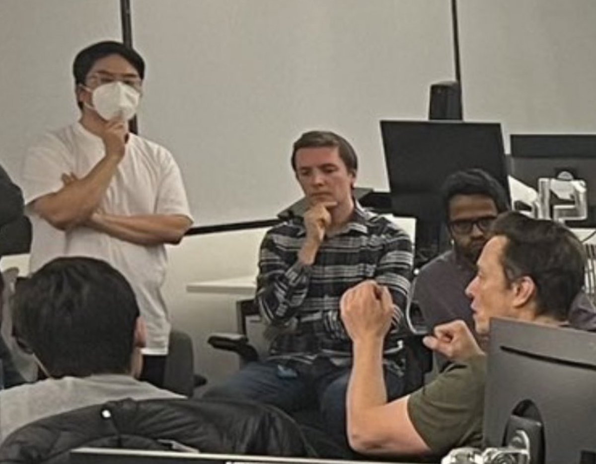 These guys both doing really good “very interesting, boss!” faces. Respect