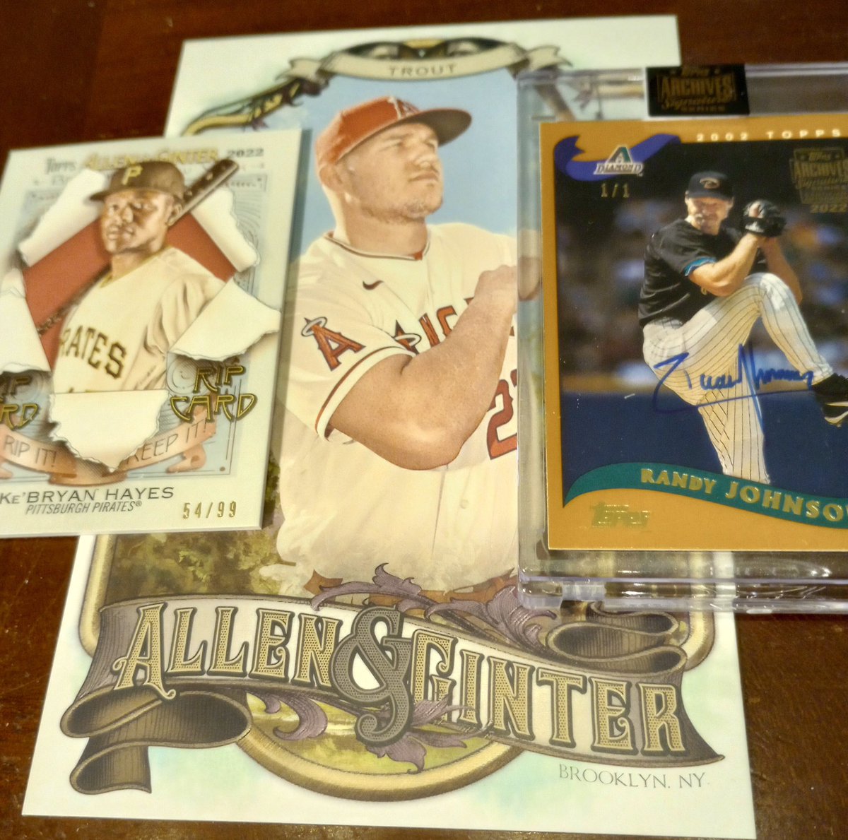 Three_Stars's tweet photo. One Little Canada customer had some luck yesterday! He pulled a 1/1 Randy Johnson 2022 Topps Archives Signature Series auto then dared to rip his Rip Card from 2022 Topps A&G and got a Barry Larkin mini auto/10! π€© #HitsRoundUp #2RipOrNot2Rip #OLittleCanada #supportyourLCs https://t.co/vq3Qm9ukxa