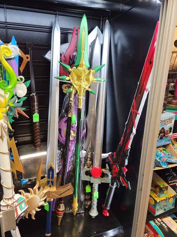 TheGeekRealms's tweet photo. Shopping for the perfect #gifts for the #cosplayer in your life? We have you covered!! Foam and metal replicas now in stock for the #holidays! #replicas #cosplay #anime #manga #Zelda #berserk #SwordArtOnline #RPG #DnD #game #PokemonScarletViolet #PokemonViolet #shoplocal https://t.co/Y68RHg1XOW