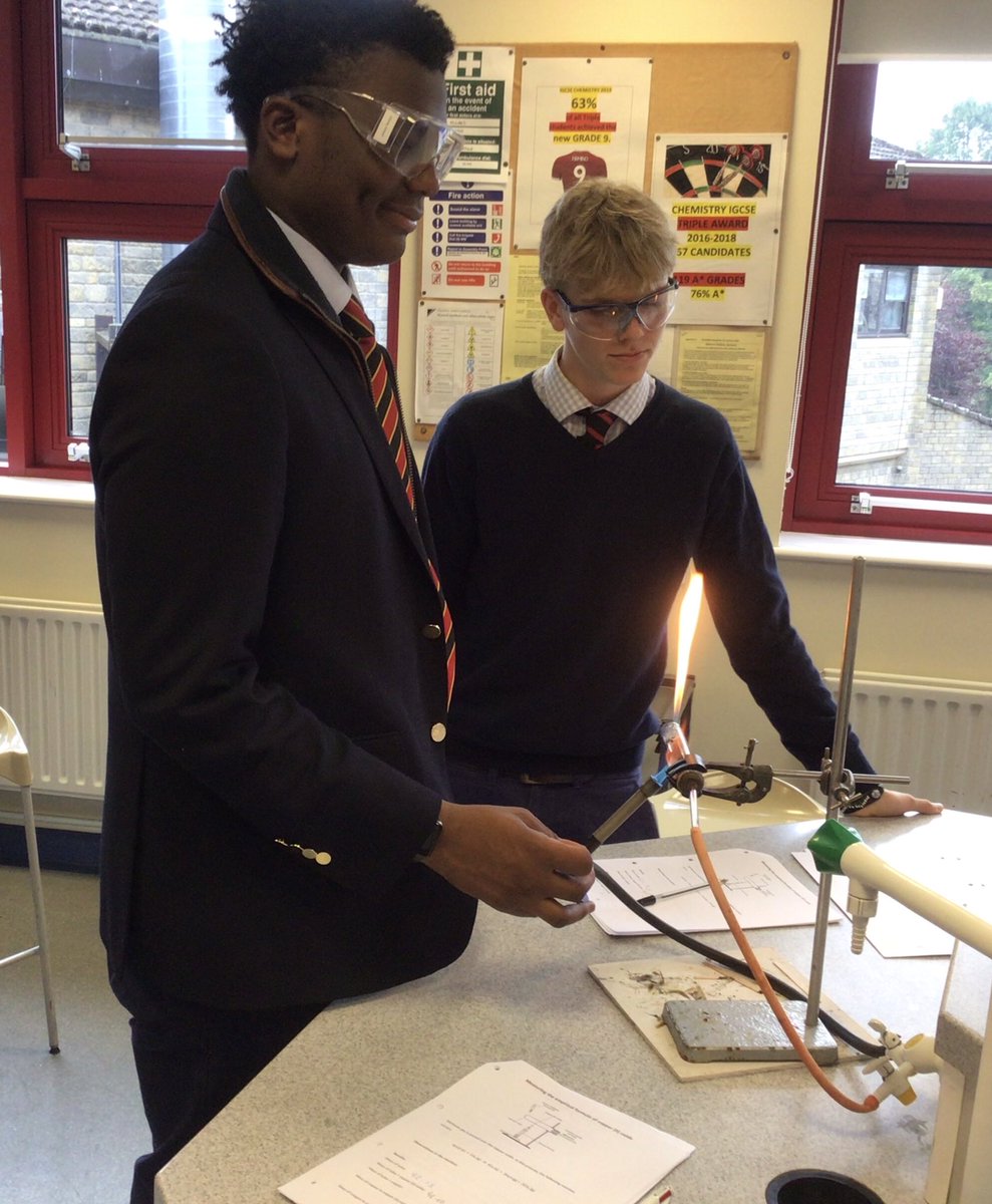 AmpCollScience's tweet photo. Our IGCSE Chemists enjoying practical work this week #STEM @AmpleforthColl https://t.co/q7WnlsRLg3