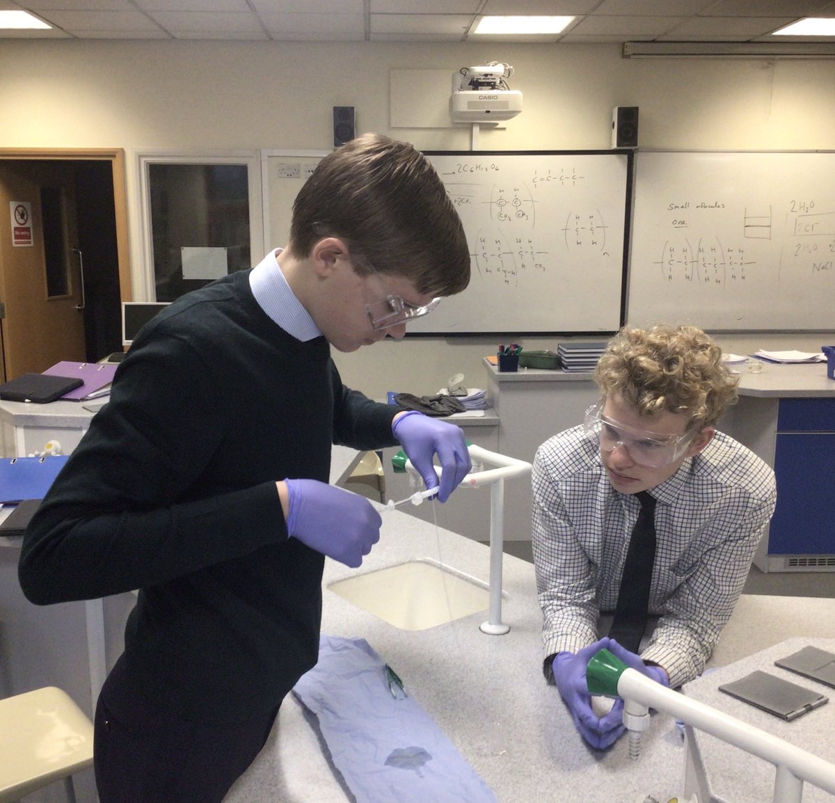 AmpCollScience's tweet photo. Our IGCSE Chemists enjoying practical work this week #STEM @AmpleforthColl https://t.co/q7WnlsRLg3