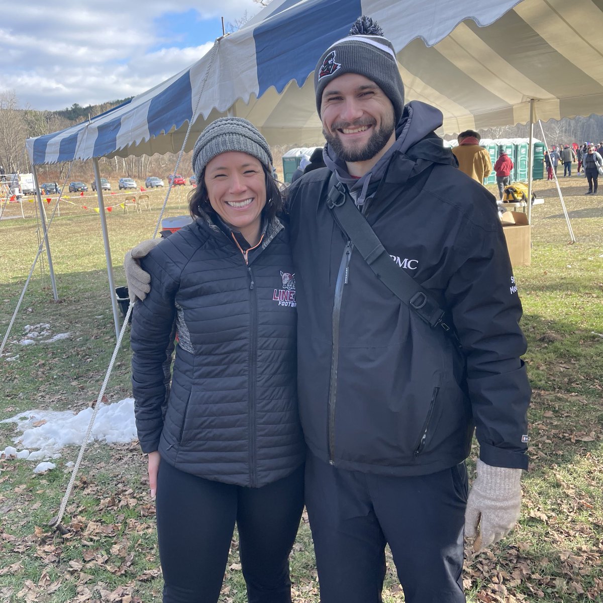 Stateliners_ATC's tweet photo. Look who I found At the DII #ncaa #crosscountry regional meet hosted by @MUMounties !! Great to see my interns working as #athletictrainers out in the wild!! So good to see you @BillboBaggins28 #esuatep #esuathletictraining #proudAT https://t.co/WJWCrtczXM