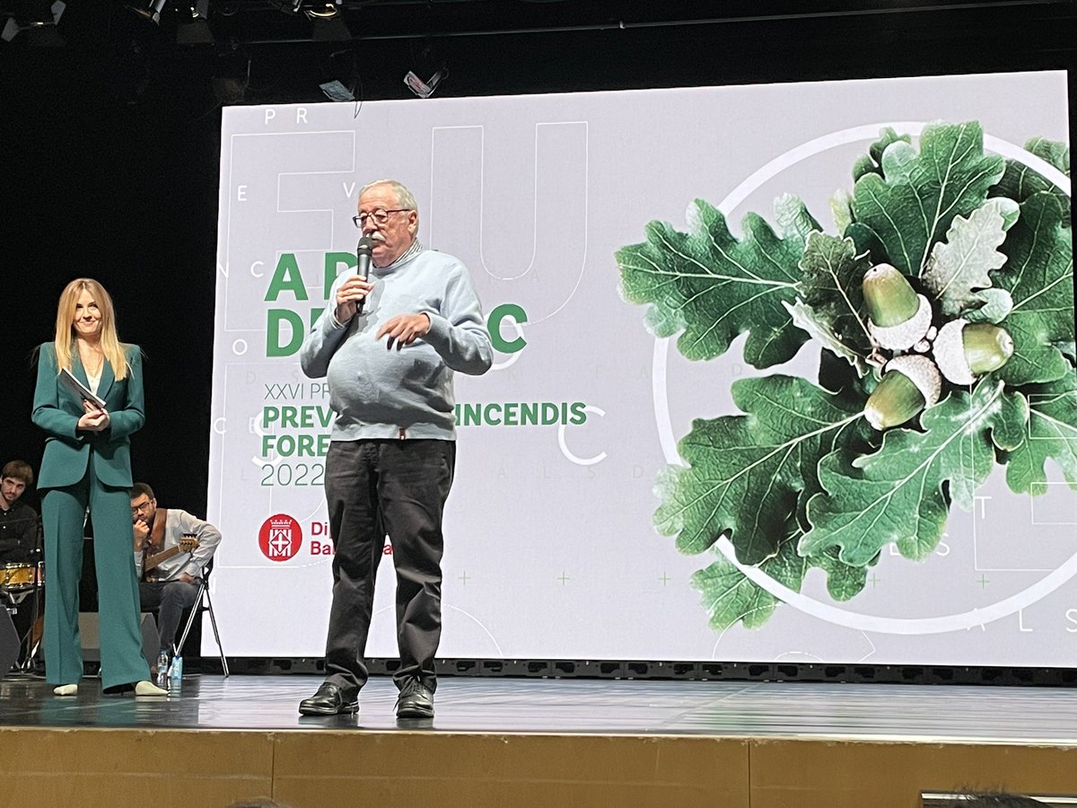 BoschLino's tweet photo. Un immens agraïment a totes les @sfadfcat per la feina que fan cada dia cuidant del nostre país Moltes felicitats a totes les ADF nominades als #PremisADF2022 de la @diba Especialment a en Xavier Joves premi per la seva llarga trajectòria al capdavant ADF👏👏 https://t.co/hRxuTQa8YX