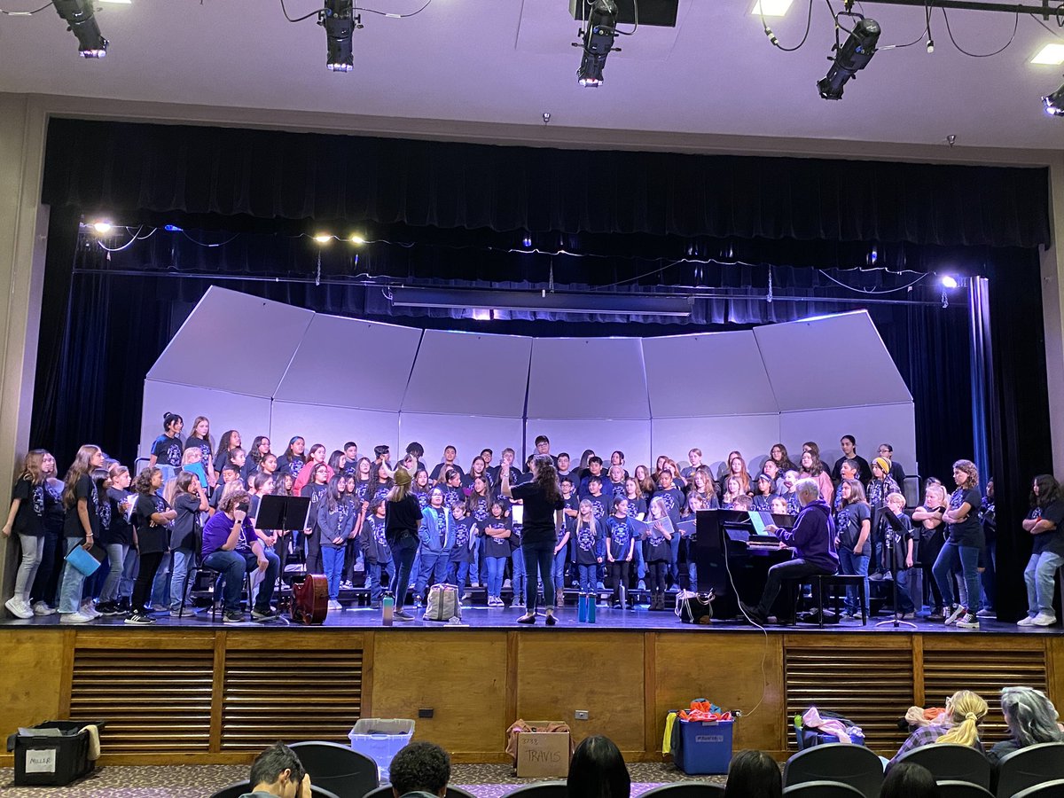 It’s 1:00 and only one hour till it’s time for the first SMCISD Youth Honor Choir performance in 3 years!  Concert at 2:00 in the Goodnight MS Auditorium!