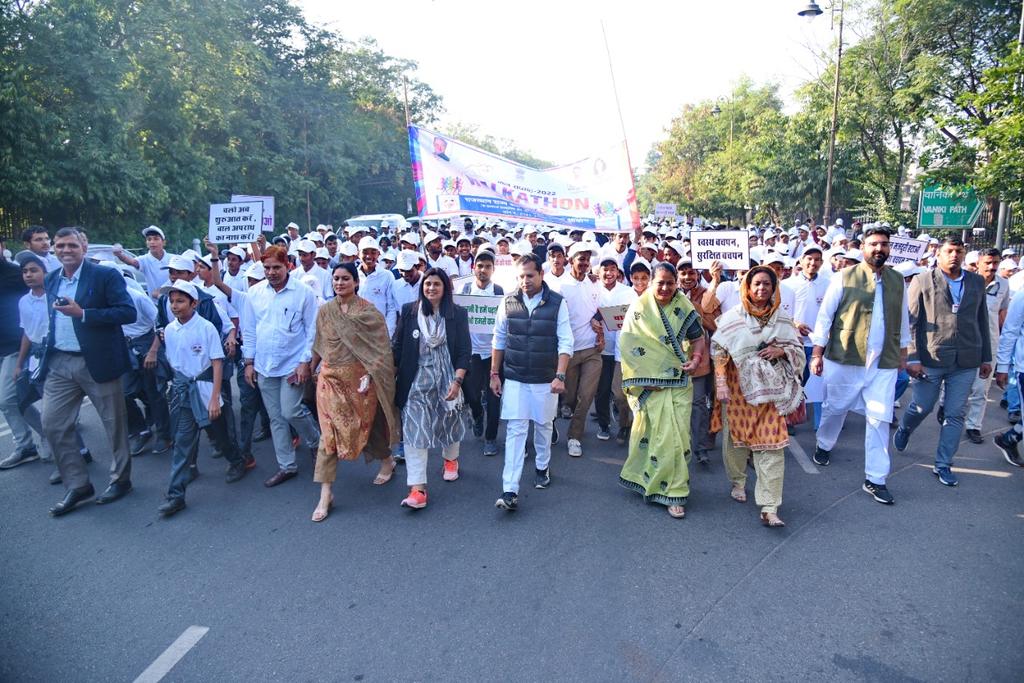 rscpcr's tweet image. बाल सप्ताह के छठे दिन Walkathon का आयोजन.
RCA अध्यक्ष श्री Vaibhav Gehlot,आयोग अध्यक्ष श्रीमती संगीता बेनीवाल ने      
 walkathon को हरी झंडी दिखाकर रवाना किया।  आयोग के सदस्य संगीता गर्ग, नुसरत नकवी और साबो मीना मौजूद रहे.
@RajCMO 
@nusratajm 
@SangeetaGarg_