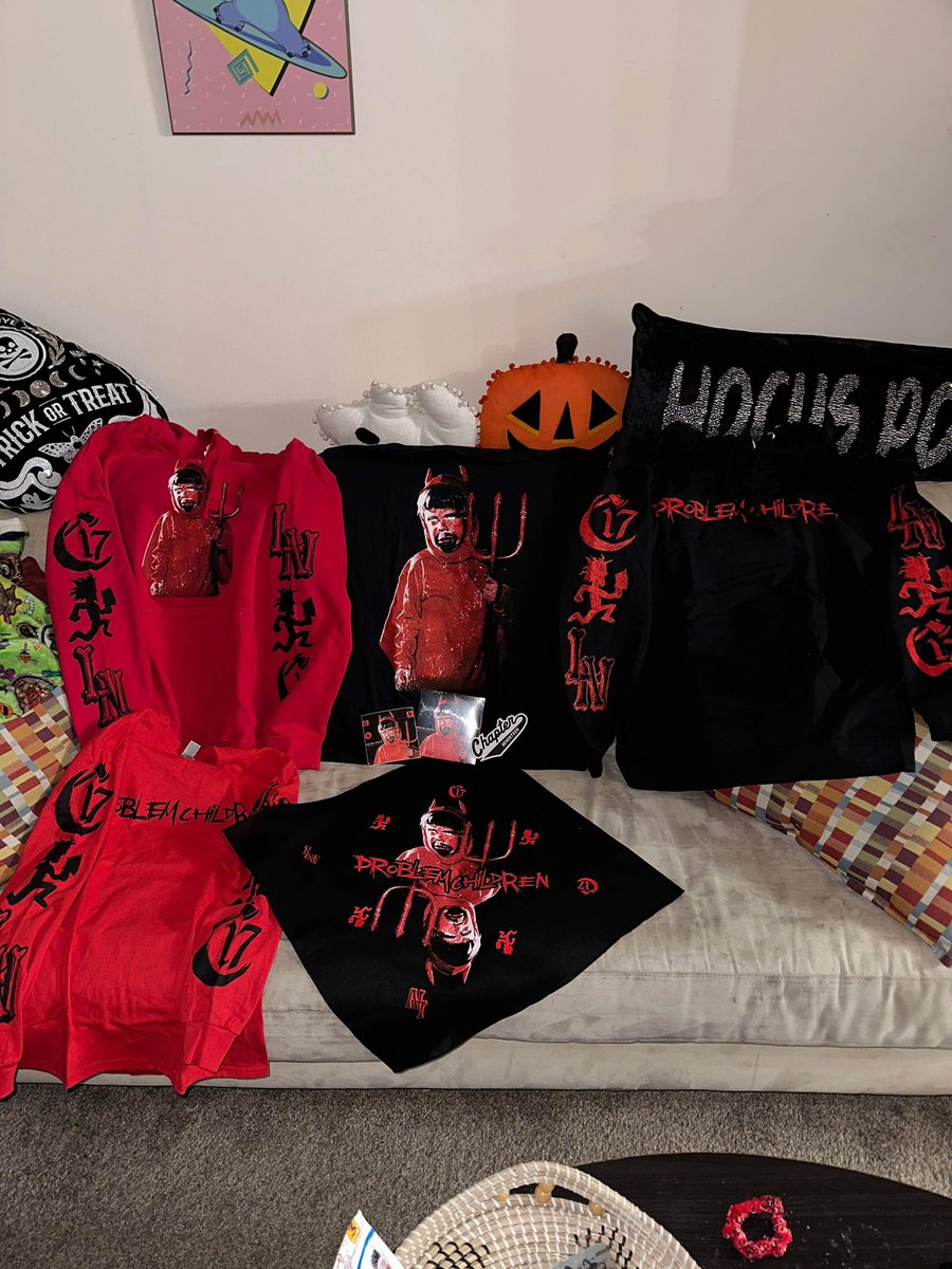 JiggyFr3sh219's tweet image. 99.99% of my wardrobe is from ouijamacc.com. And it just keeps growing! This @ouijv X @RickyHil #ProblemChildren drop is ⛽️🔥⛽️🔥⛽️!!