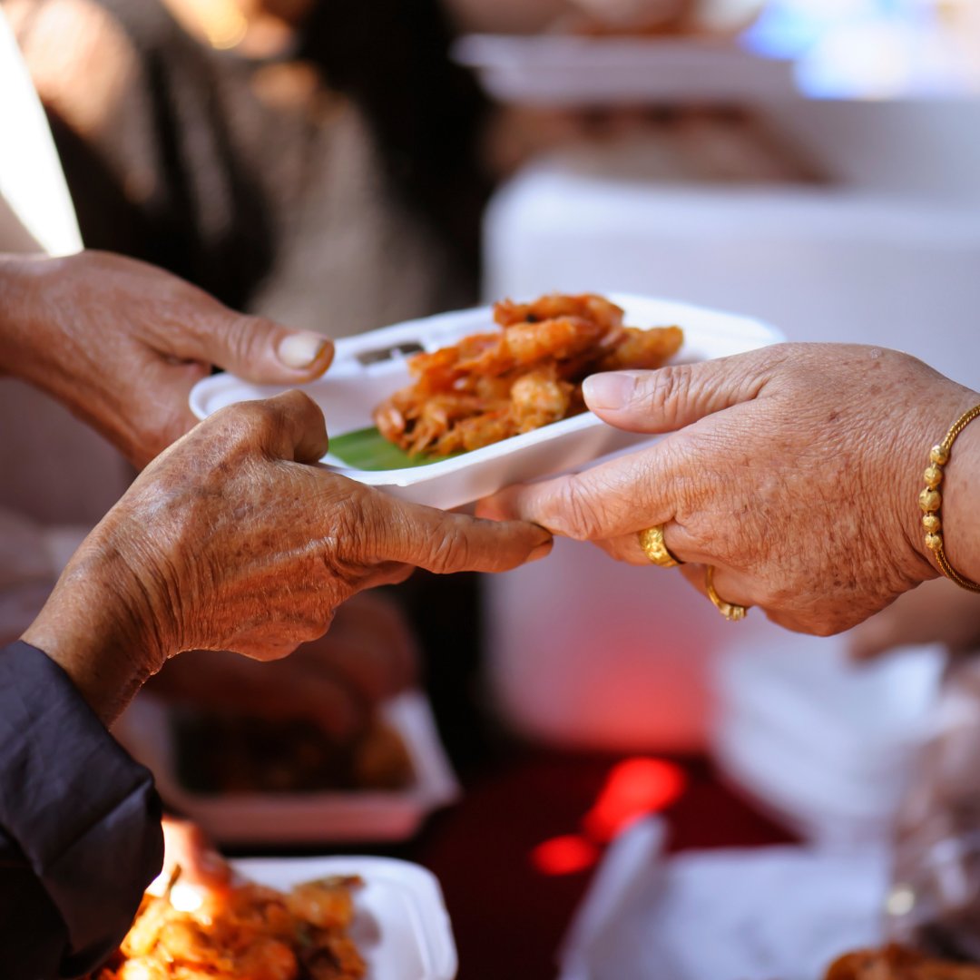 IATSE478's tweet photo. Let us make a difference this holiday season and help those who are in need. 

We're partnering with New Orleans Second Harvest Food Bank and the Family Justice Center to provide holiday meals for families in need this Thanksgiving season. 

https://t.co/D2zMwkITRO https://t.co/G1sIzjNwDC